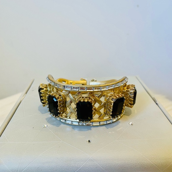 Banana Republic Jewelry - Banana Republic Vintage Inspired Bracelet